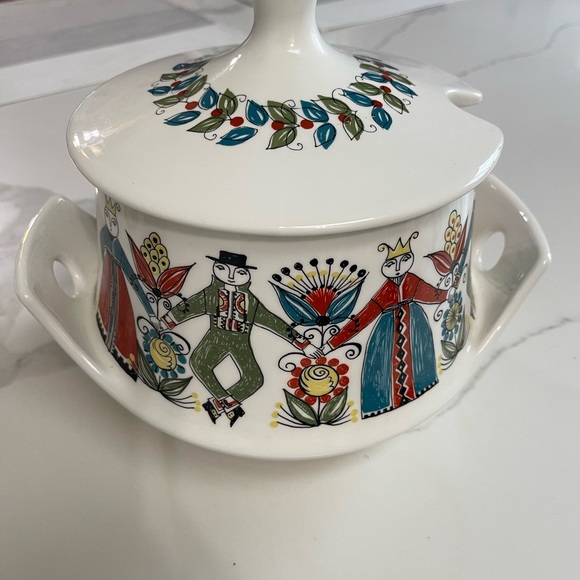 FIGGJO NORWAY SAGA MODERN  SOUP TUREEN WITH LADLE SILKSCREEN NORSKE FOLK - Picture 2 of 8
